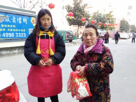 愛(ài)心水餃送給困難家庭