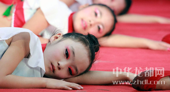 項城舞協(xié)年度盛典 大小舞蹈家同臺獻藝